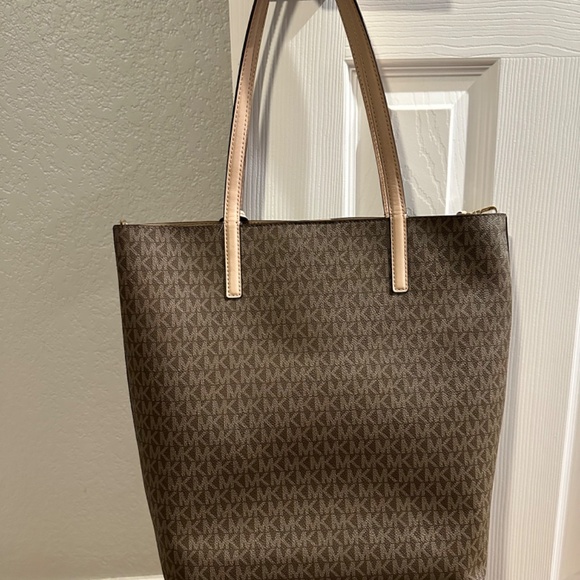 Michael Kors Large Tote - Picture 2 of 9